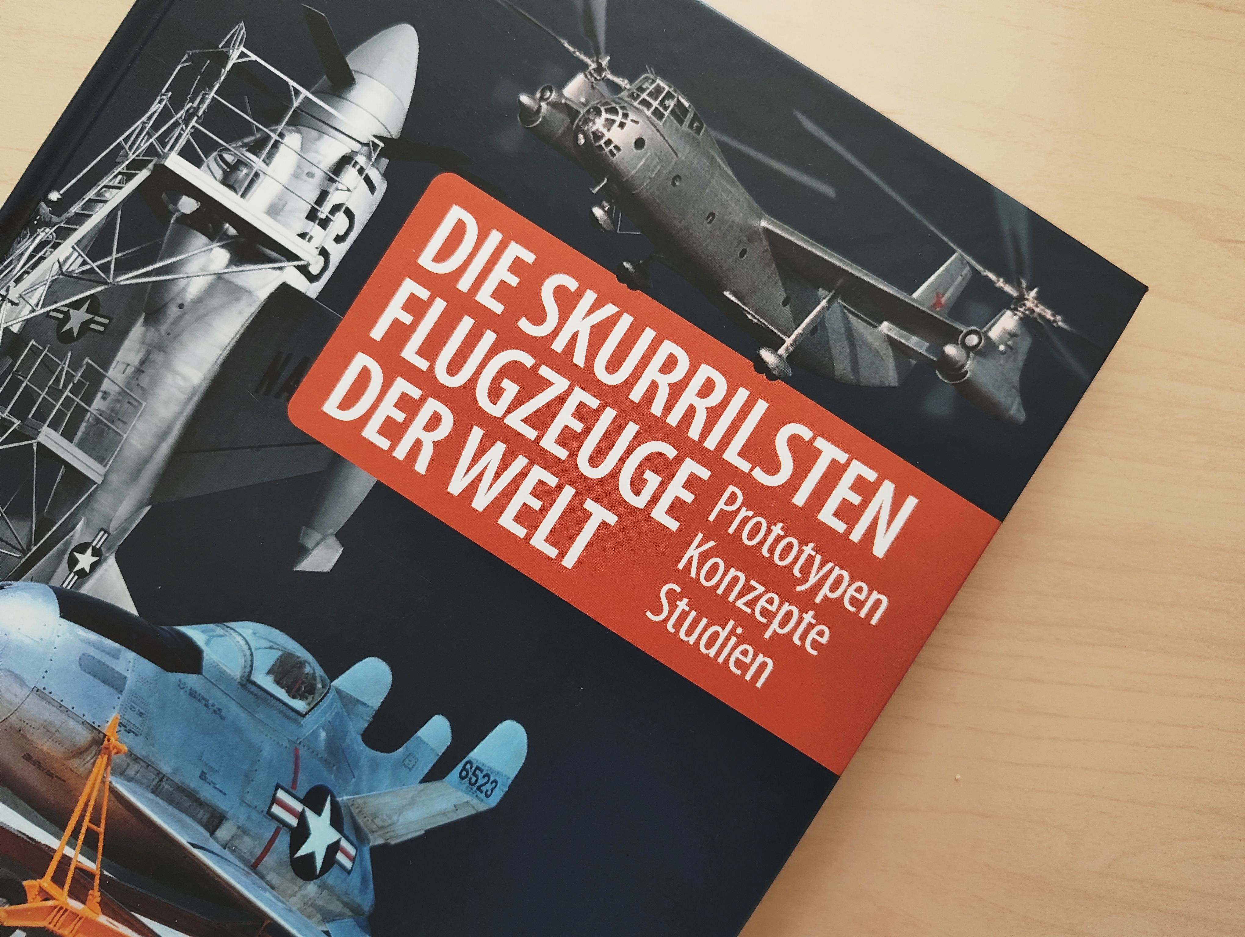Before we left Germany, I stocked up on aviation-related books, including the depicted one. The plan was to read them during dreary autumn and winter days when I'm unable to go out and photograph airplanes.

While Danish spring leaves a lot to be desired, it's not really dreary. And yet, I couldn't resist the temptation of taking a peek. It's a decent book, with plenty of photographs. The information is on the light side, though.