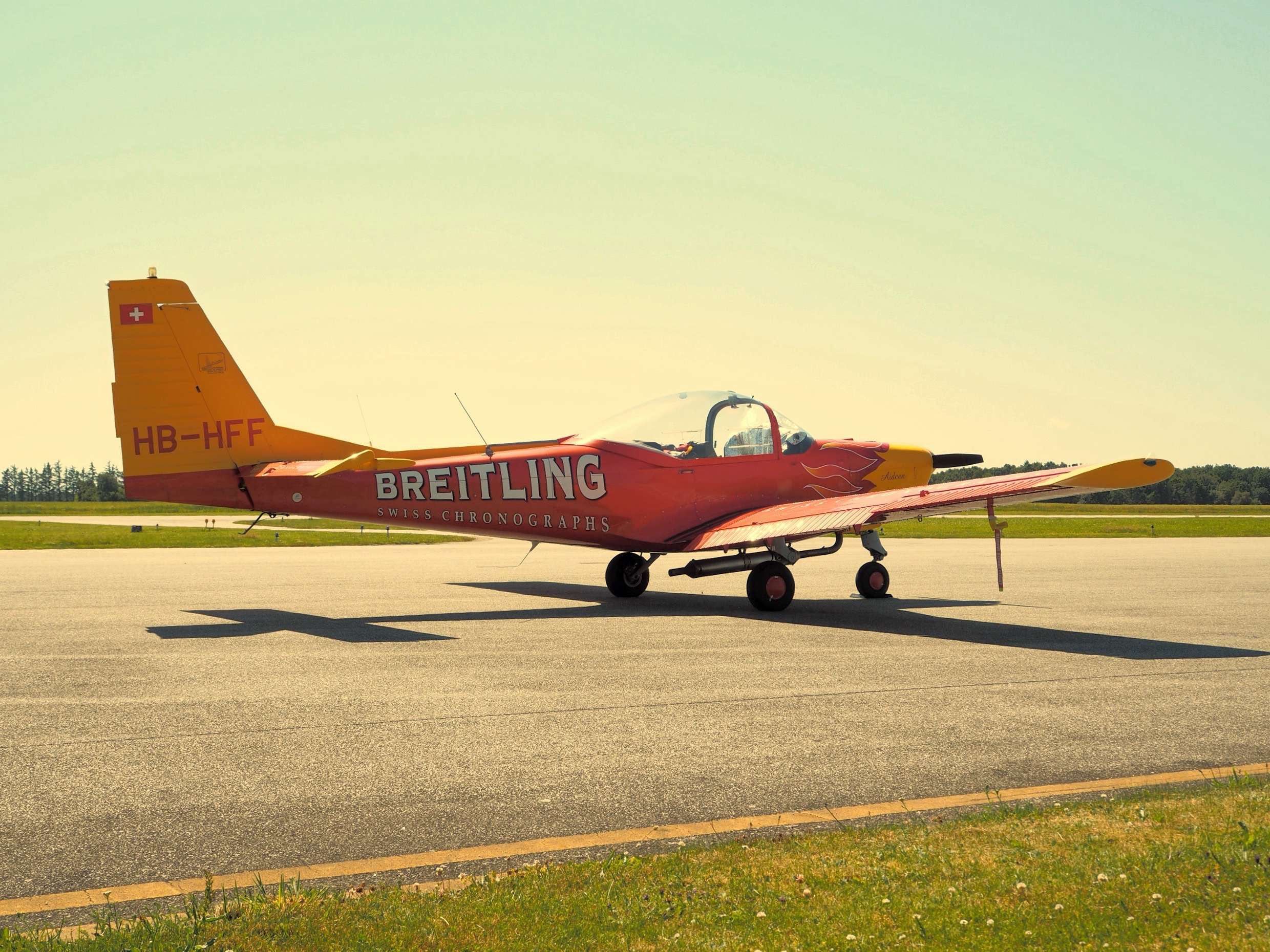 Quite a few airplanes in EKSN today. But this was definitely the highlight. FFA AS-202/15-1/16M Bravo (seriously, what kind of model name is that?). Reg. HB-HFF.