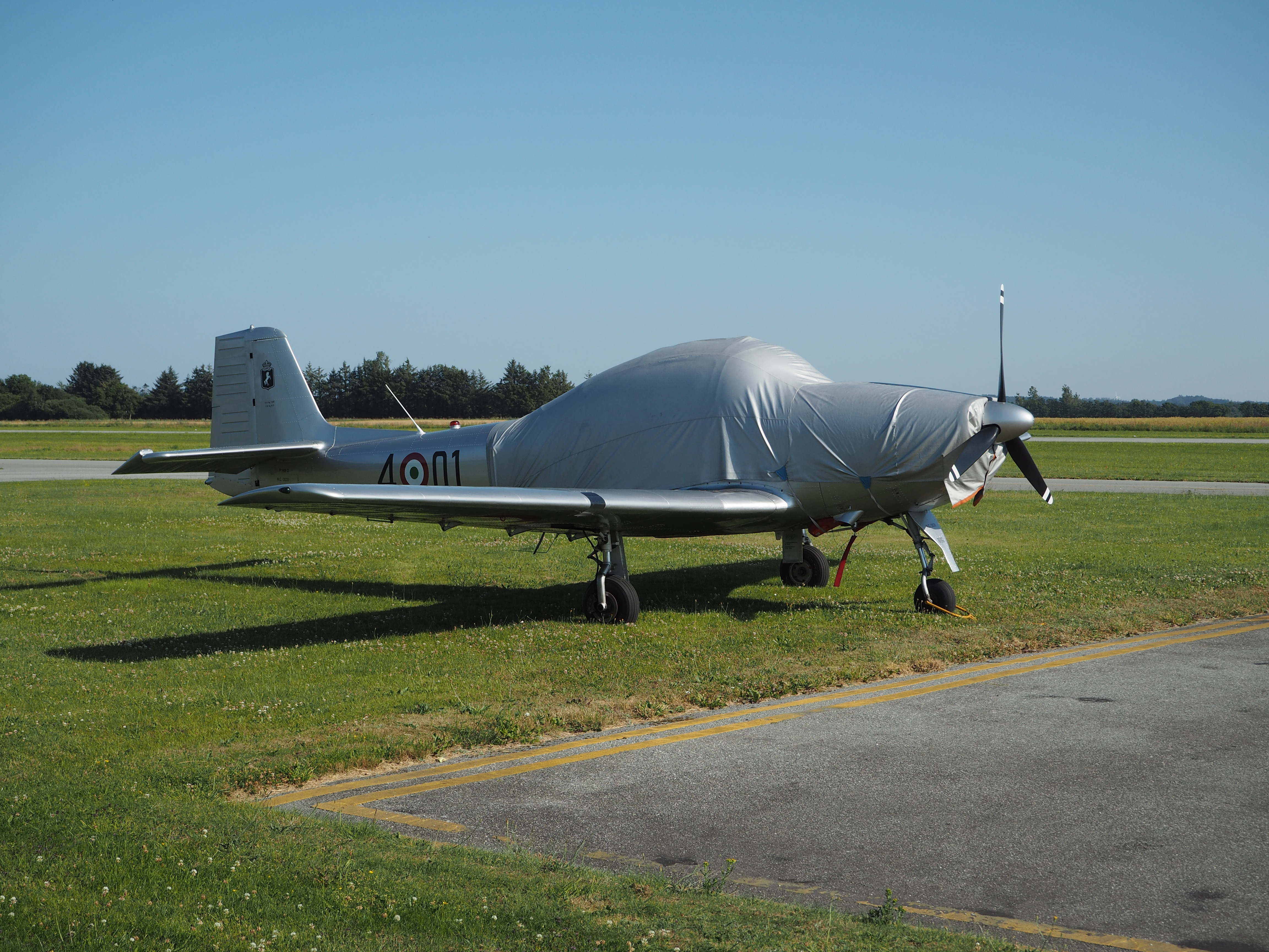 I biked yesterday in suffocating heat to capture this Focke-Wulf-Piaggio P149D (reg. D-EHJK), only to discover, to my utter dismay, that it had a cover on. Argh!