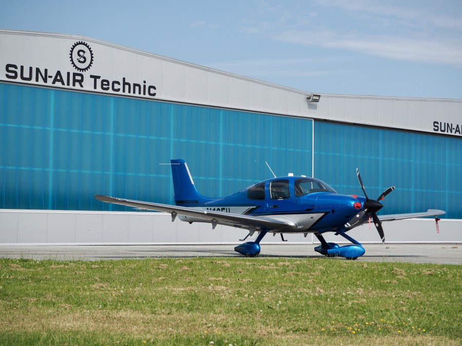 Another day, another Cirrus SR22T (reg. N16EU) in EKSN.